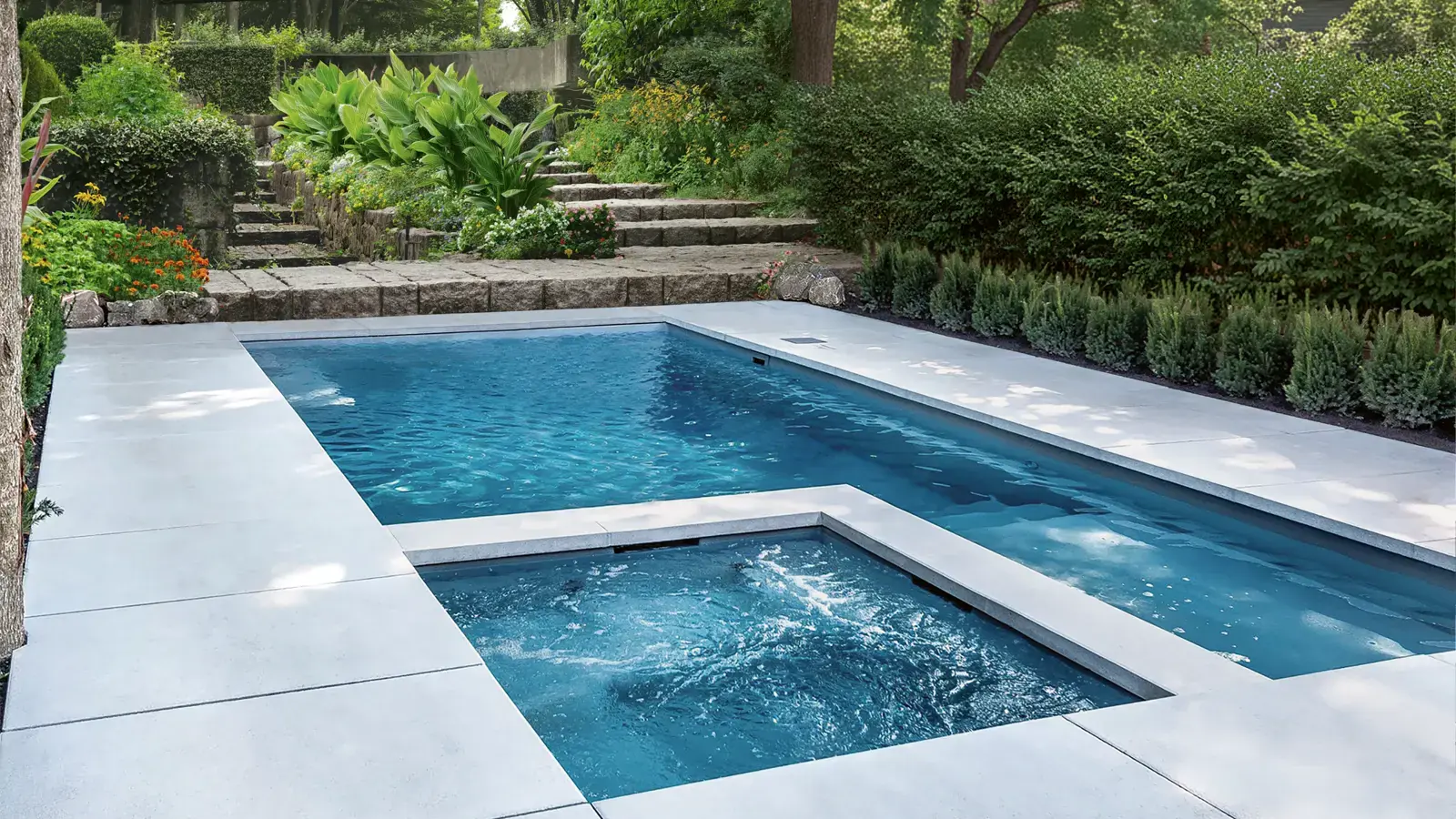  Limitless, kompaktem Pool mit integrierter Flachwasserzone in voller Breite, Whirlpool und Schwimmbank